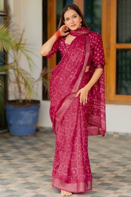 Rani pink silk blend bandhani print block print golden zari border saree 3