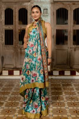 Teal silk blend floral print golden zari border saree 3