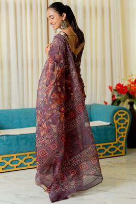 Sourbh Polyester Floral Printed Wine Saree 5