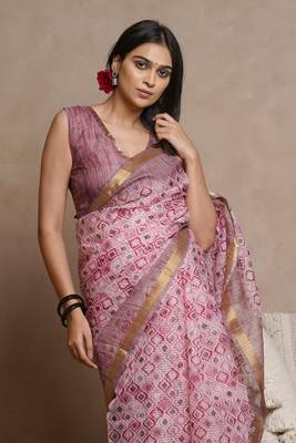 Off white kota doria polyester geometric print golden zari border saree 1