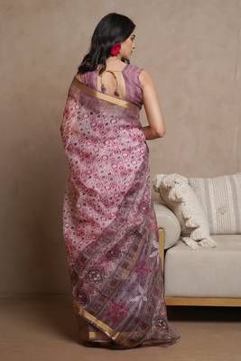 Off white kota doria polyester geometric print golden zari border saree 5