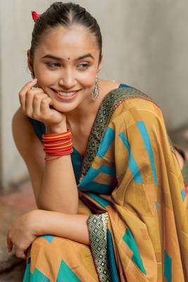 Mustard vichitra silk silk blend geometric print lace border saree 2