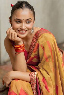 Mustard vichitra silk silk blend geometric print lace border saree 2