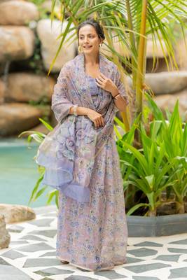 Dusty lavender organza floral print golden gota work golden border saree 3