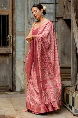 Coral pink silk blend geometric print golden woven border saree 5