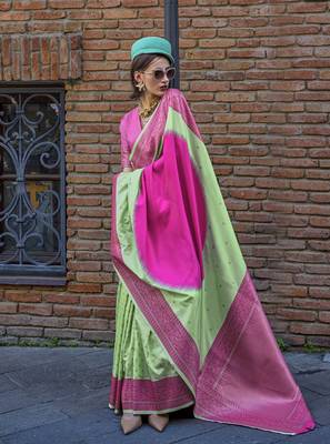 Weaving Green And Rani Handloom Silk Blend Saree 1