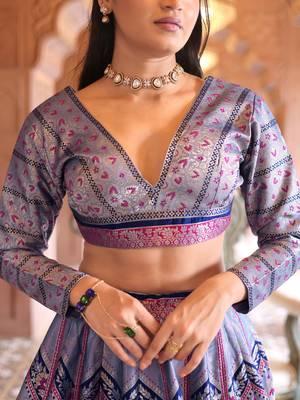 Light Lavender Faux Kanjivaram Silk Weaving Lehenga Choli 4