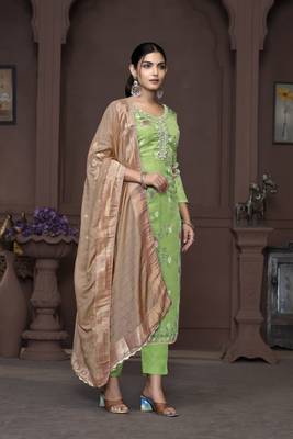 Women's green heavy neck handwork organza jacquard dress material 4