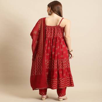 Women annarkali gold print kurta with pant and cotton dupatta 3