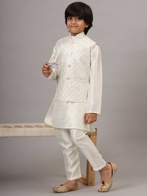 Boys off white kurta set with embroidered nehru jacket 1