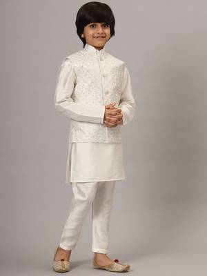 Boys off white kurta set with embroidered nehru jacket 2