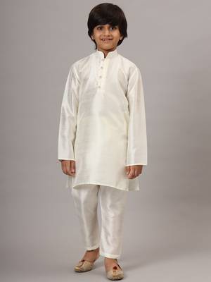 Boys off white kurta set with embroidered nehru jacket 5