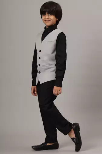 Light grey waistcoat with black shirt and black pant
