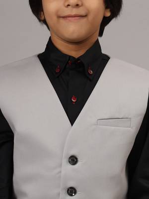 Light grey waistcoat with black shirt and black pant 4