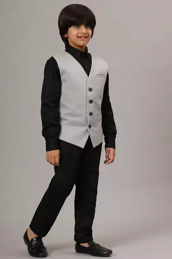 Light grey waistcoat with black shirt and black pant