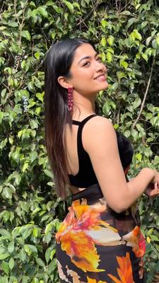 Black Rashmika Georegtte Floral All over Printed Lace Border Saree With Banglori Blouse 4