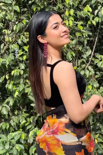 Black Rashmika Georegtte Floral All over Printed Lace Border Saree With Banglori Blouse