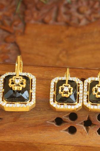 Designer gold plated cz stone pendant set