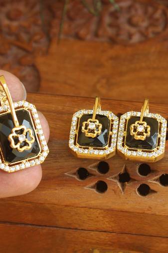 Designer gold plated cz temple pendant set