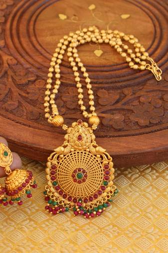 Matte finish peacock pendant necklace set