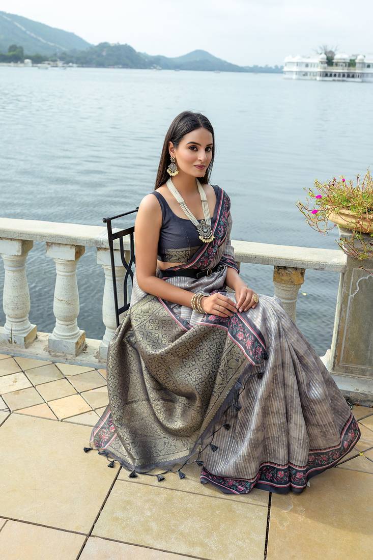 Grey Silk Floral Printed  Designer Border & Fancy Rich Pallu With Silk Blouse And Saree For Women 