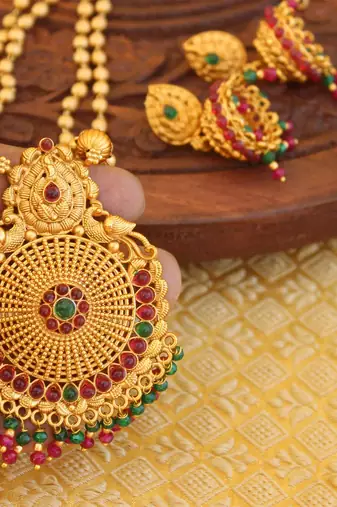 Matte finish peacock pendant necklace set