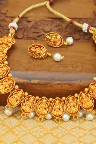 Matte finish temple necklace set