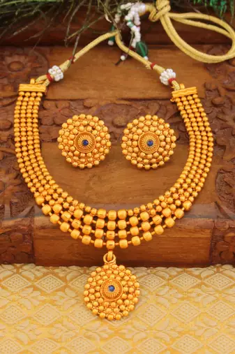 Matte finish necklace set