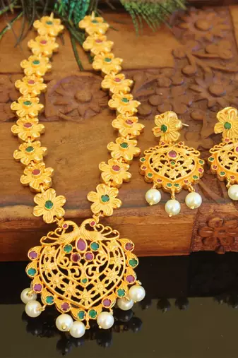 Designer matte finish peacock pendant necklace set