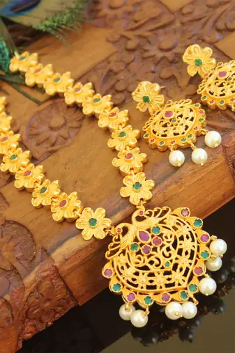 Designer matte finish peacock pendant necklace set