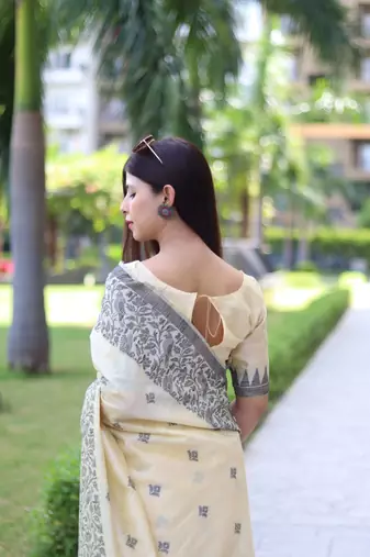 Cream Raw Silk Designer Border & Fancy Rich Pallu With Raw Silk Blouse And Saree For Women  