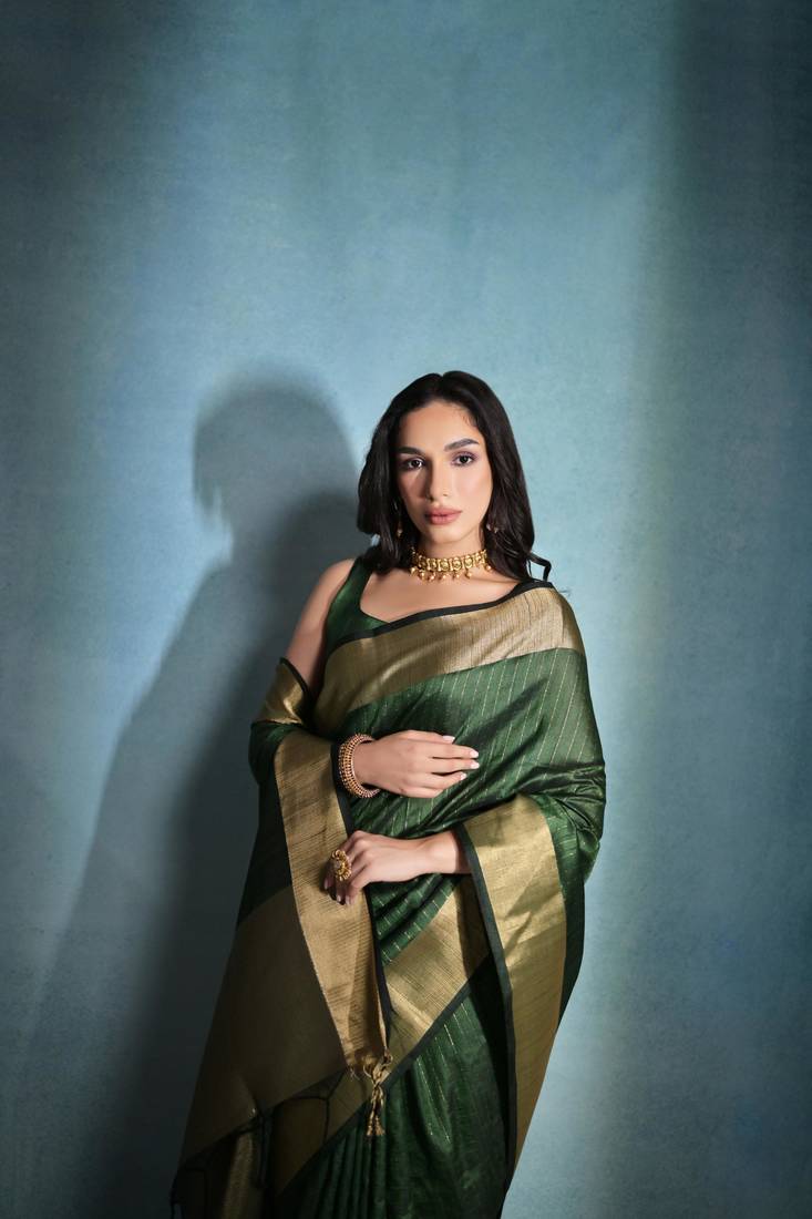 Green Raw Silk Contrast Border And Designer Rich Pallu Saree With Blouse For Women