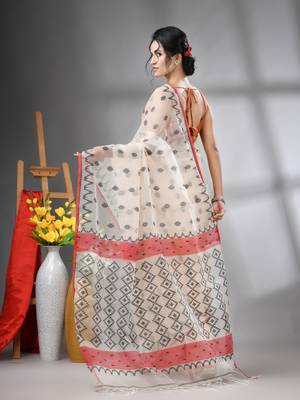 Cream muslin soft saree with jamdani designs 3