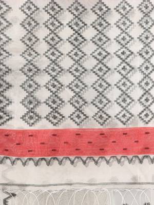 Cream muslin soft saree with jamdani designs 4