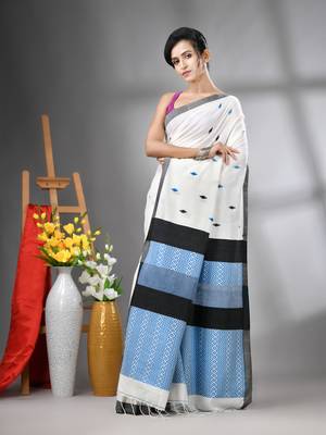 Off white cotton handwoven saree with texture designs 2