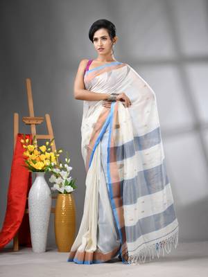 Off white texture motifs cotton saree with zari borders 2