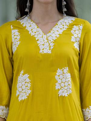 Vredevogel women's embroidered silk blend calf length straight kurta trouser with dupatta set 3