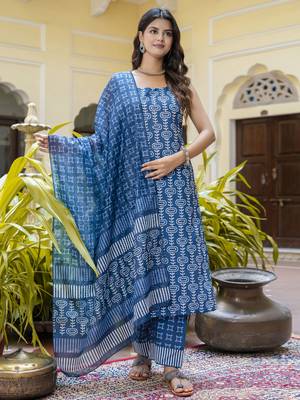 Vredevogel women cotton blend kurta pant dupatta set 1