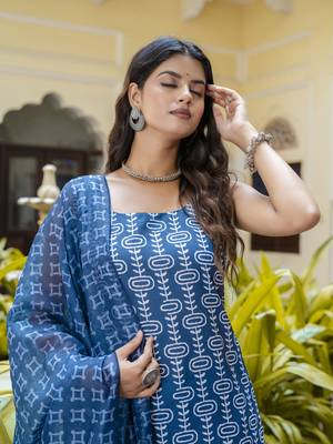 Vredevogel women cotton blend kurta pant dupatta set 3