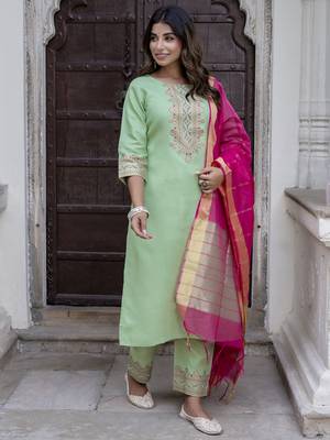 Vredevogel kurta set with dupatta | foil print kurta set for women 1