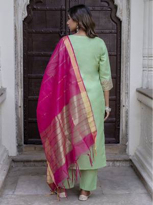 Vredevogel kurta set with dupatta | foil print kurta set for women 2