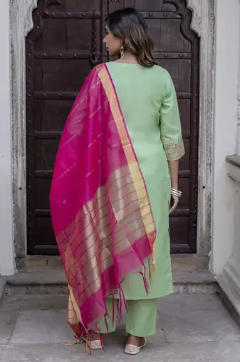 Vredevogel kurta set with dupatta | foil print kurta set for women