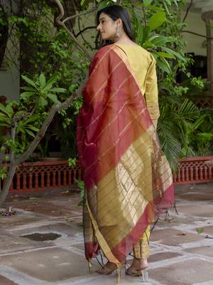Vredevogel kurta set with dupatta | foil print kurta set for women 2