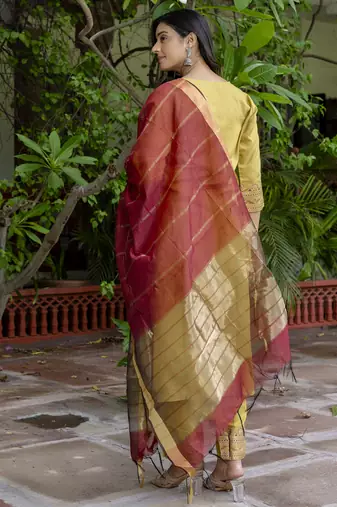 Vredevogel kurta set with dupatta | foil print kurta set for women