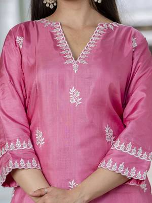 Vredevogel women's embroidered silk blend calf length straight kurta trouser with dupatta set 3