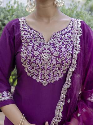 Vredevogel women's embroidered silk blend calf length straight kurta trouser with dupatta set 3