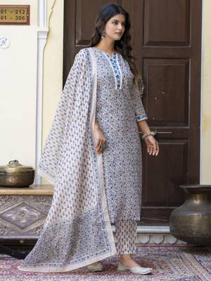 Vredevogel women cotton blend kurta pant dupatta set 1