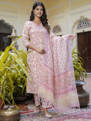 Vredevogel women cotton blend kurta pant dupatta set 1