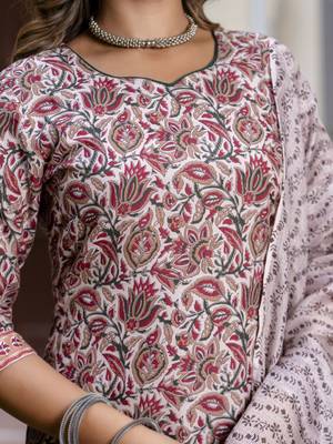 Vredevogel women cotton blend kurta pant dupatta set 3