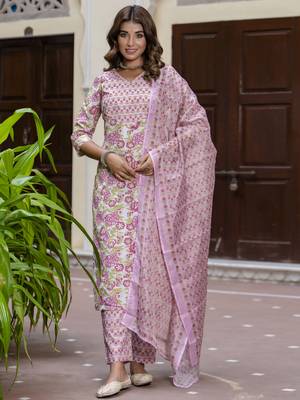 Vredevogel women cotton blend kurta pant dupatta set 1